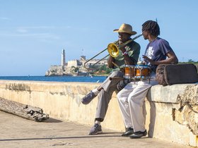 Artistas callejeros en el Malecón